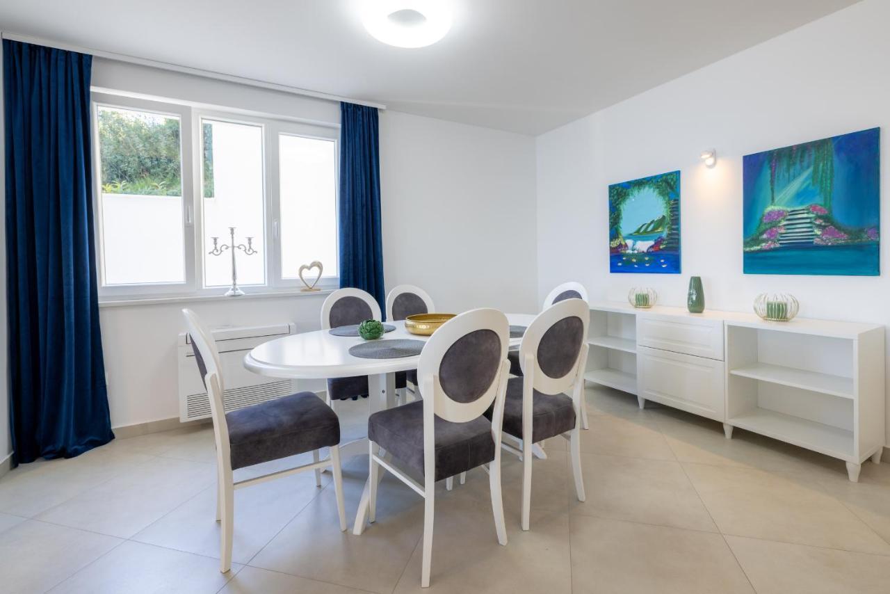 Villa Smaragd - Lapis - Luxury Apartment With Shared Pool Makarska Kültér fotó